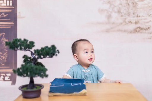 沛县怀孕肚子中间凹两边凸